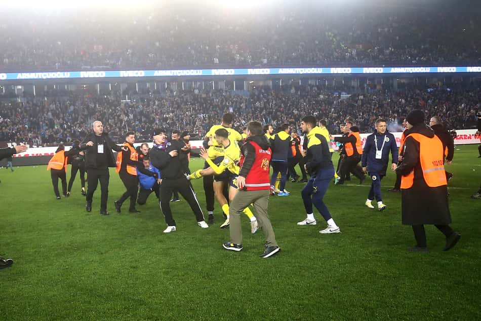 FBL-TUR-SUPERLIG-TRABZONSPOR-FENERBAHCE