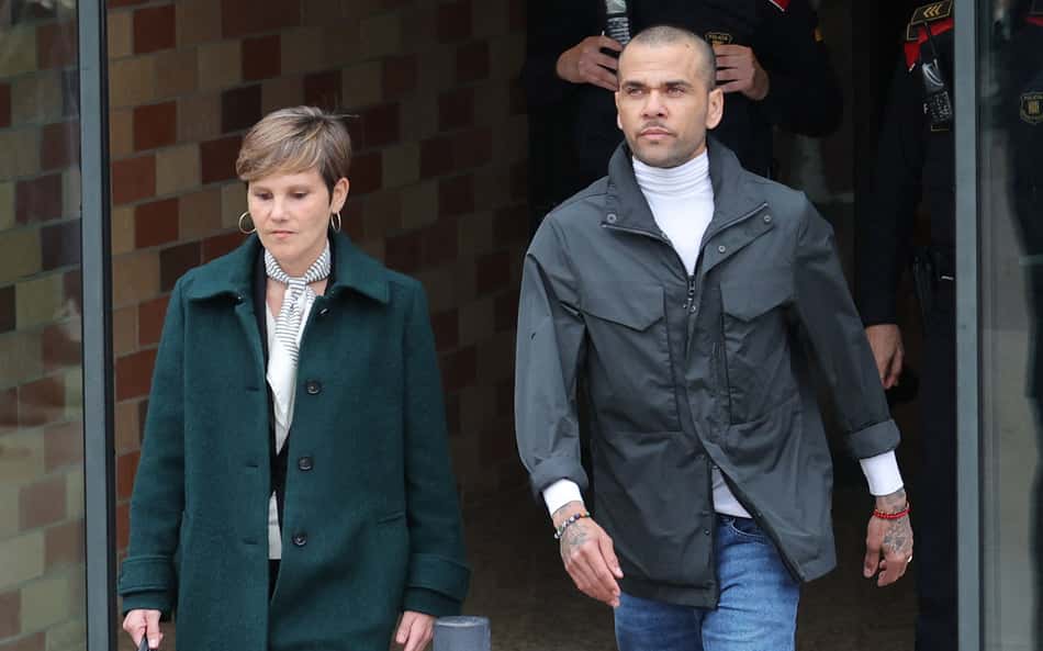 Advogado estima tempo de liberdade de Daniel Alves e cita 'divisão' na Espanha após soltura