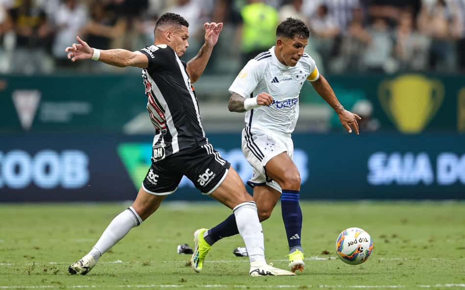 Cruzeiro empata no fim e segura vantagem contra o Atlético-MG na final do Campeonato Mineiro