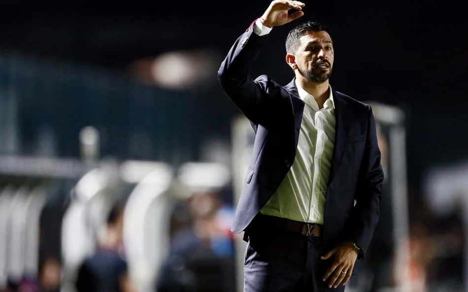 Emiliano Díaz responde sobre reforços no Vasco: 'Estamos esperando'