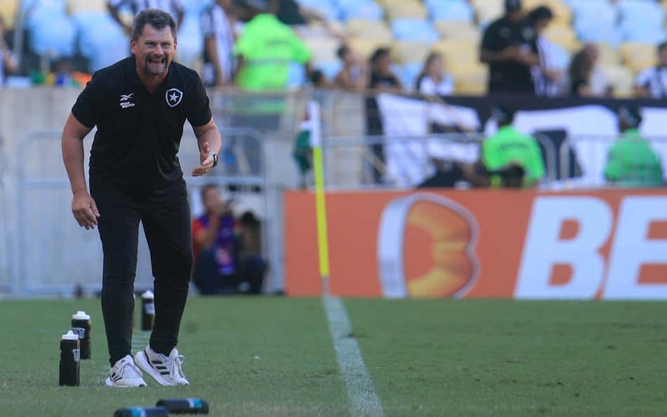 Interino do Botafogo, Fábio Matias revela sonho de enfrentar o Diniz e abre jogo sobre futuro no clube