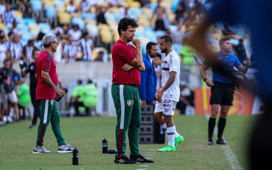 Descontente, Diniz critica Fluminense e afirma que time "não existiu" no primeiro tempo