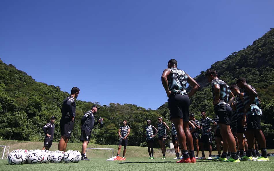 Botafogo organiza a casa às vésperas da primeira decisão contra o Bragantino