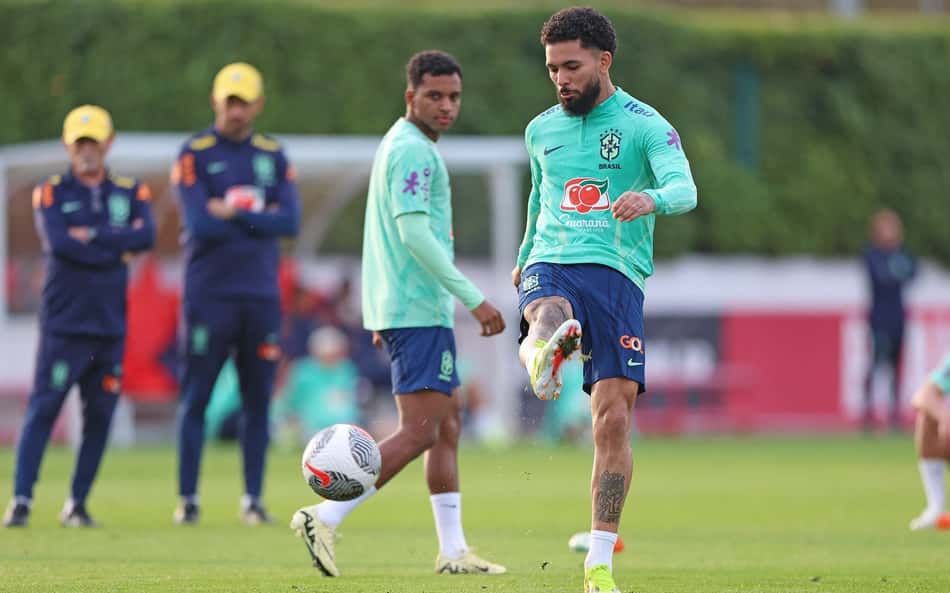 Douglas Luiz antecipa dificuldades da Seleção Brasileira frente à Inglaterra 'Momentos diferentes'