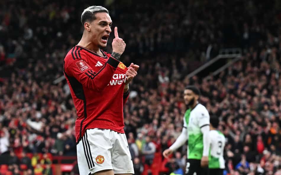 Qual é o salário de Antony no Manchester United?