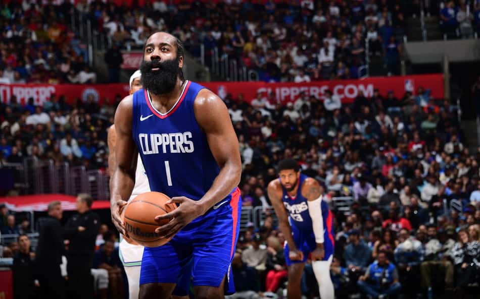 Veja como as estrelas da NBA estão se saindo em seus novos times