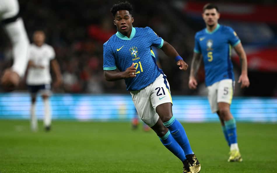 Ídolo do Chelsea rasga elogios a Endrick e compara com lenda da Seleção Brasileira