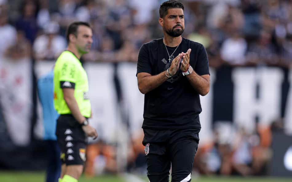 Apesar do susto, António Oliveira elogia atuação do Corinthians: 'não jogamos contra um adversário qualquer'