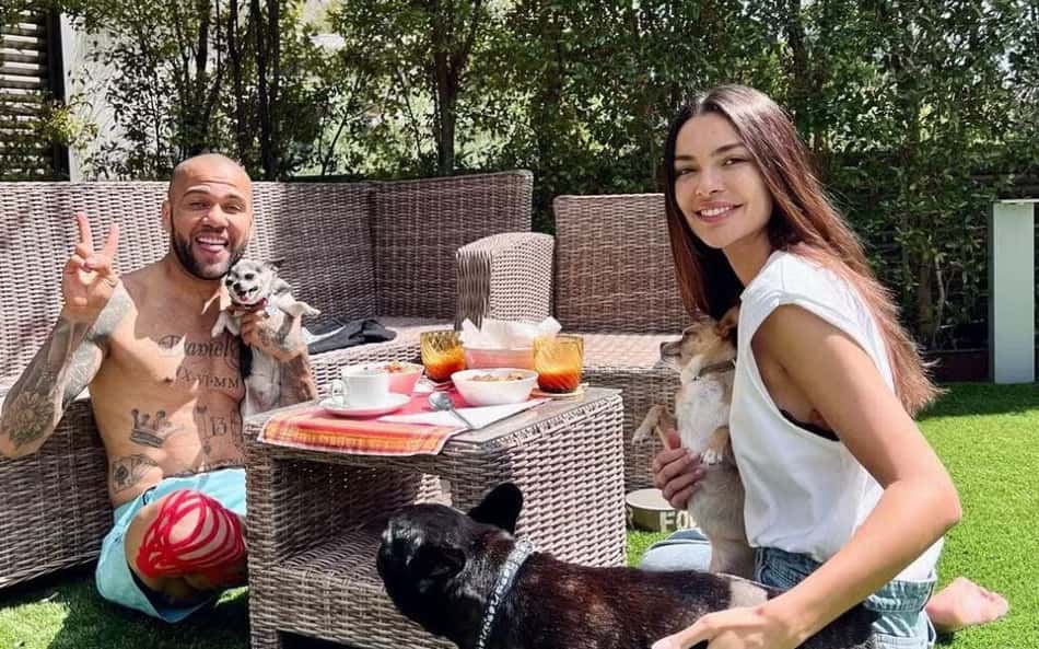 Crise no relacionamento, futebol amador e redes sociais desativadas: como foi a vida de Daniel Alves antes de absolvição?