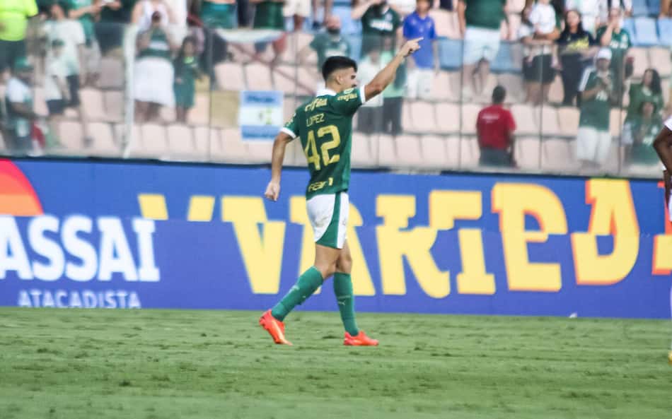 Torcida do Palmeiras enlouquece na web com hat-trick de Flaco López: 'Drácula da Pompeia'