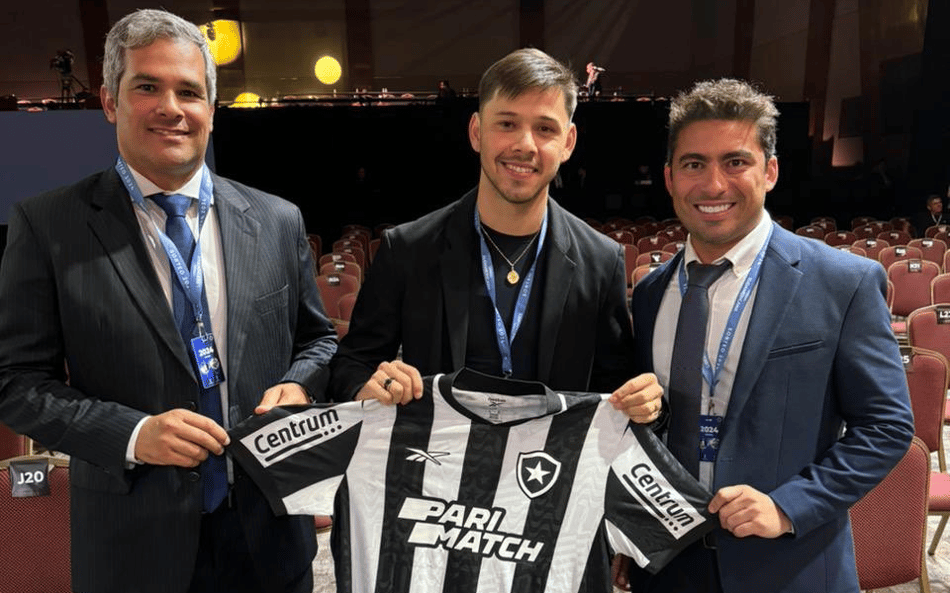 Botafogo anuncia contratação de Óscar Romero, e meia comenta sobre Libertadores: 'Complicado'