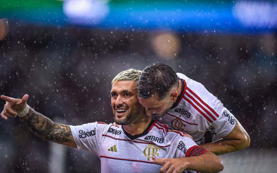 Varela brinca sobre comemoração entre Viña e Arrascaeta após gol do Flamengo: 'Treme, DiCaprio.