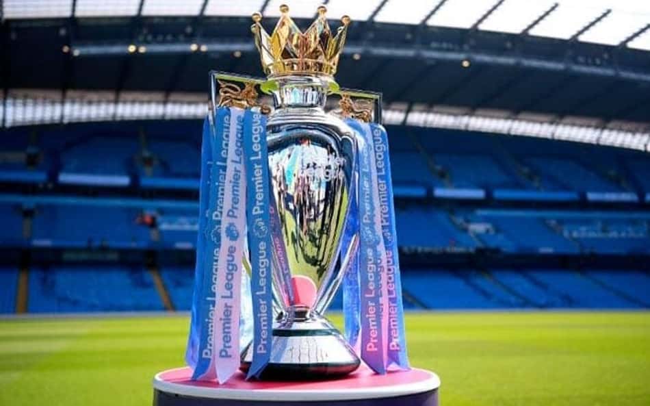 Ex-Flamengo marca dois na Premier League e é exaltado na web: 'Viciado em bola na rede'