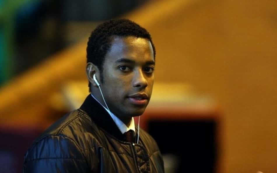 STJ forma maioria para que Robinho cumpra pena imediatamente e em regime fechado no Brasil