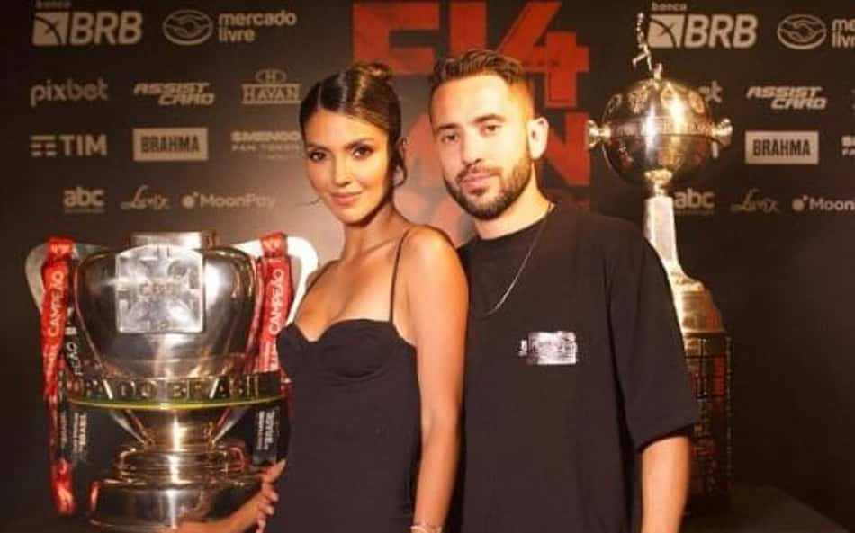Esposa de Éverton Ribeiro reclama de postura de torcedores do Flamengo: 'Muito chato'