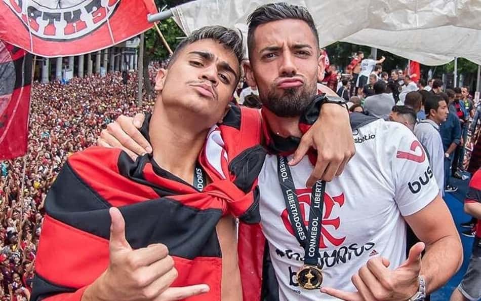 Ex-Flamengo sofre com oportunidades na Europa e fala sobre retorno: 'Difícil não pensar em voltar'