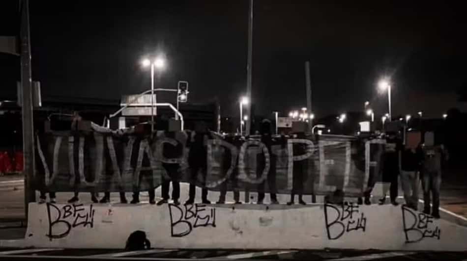 torcedores_fazem_provocacoes_ao_santos_5ebn_Easy-Resize.com (1)