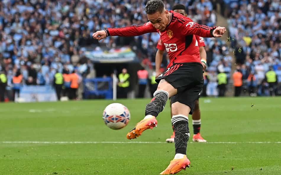 Antony é chamado de 'jogador de segunda divisão' após provocação em triunfo do Manchester United na FA Cup