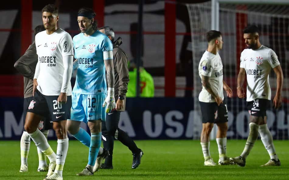Narrador se revolta com gol relâmpago sofrido pelo Corinthians: 'Vai pra p* que pariu'