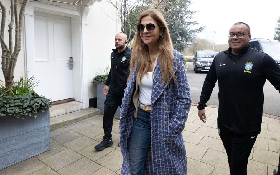 Presidente do Palmeiras, Leila Pereira dispara contra Textor: 'Vergonha do futebol, fanfarrão'