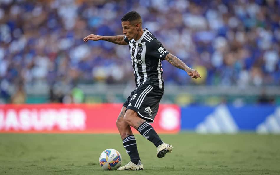 Lateral do Atlético-MG, Arana não perdoa cruzeirenses e provoca sobre choro: 'Risco de alagamento'