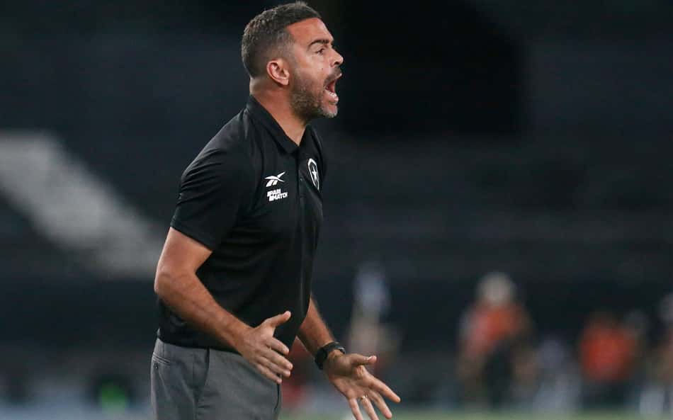 Torcedores do Botafogo exaltam Artur Jorge pela vitória sobre o Flamengo: 'Dedo fenomenal'
