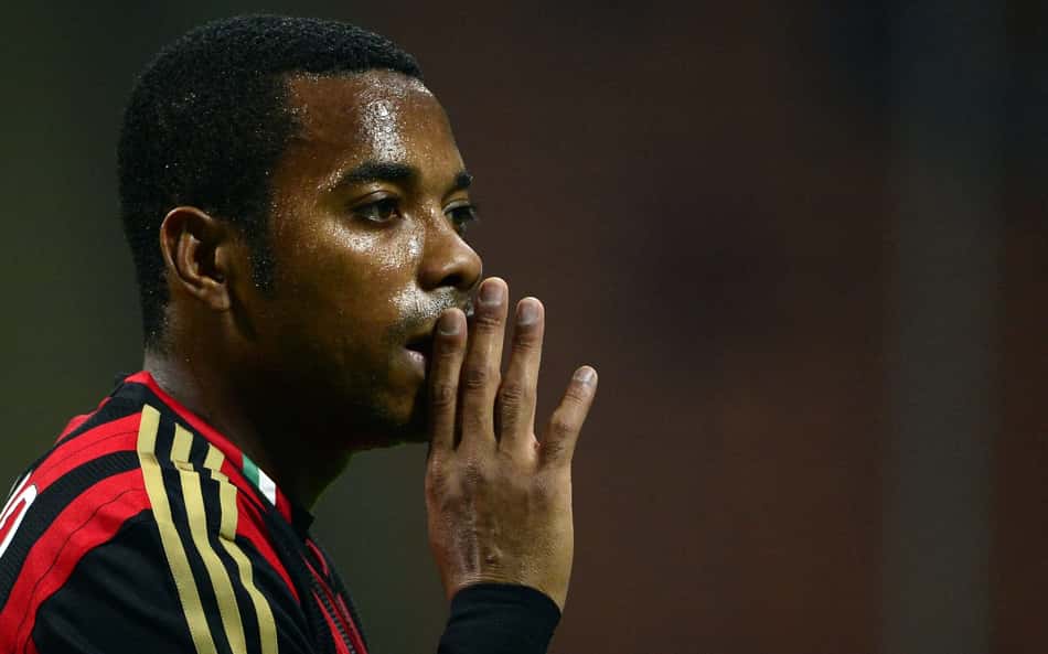 Robinho joga futebol com chuteira emprestada por detentos em Tremembé, diz jornal 