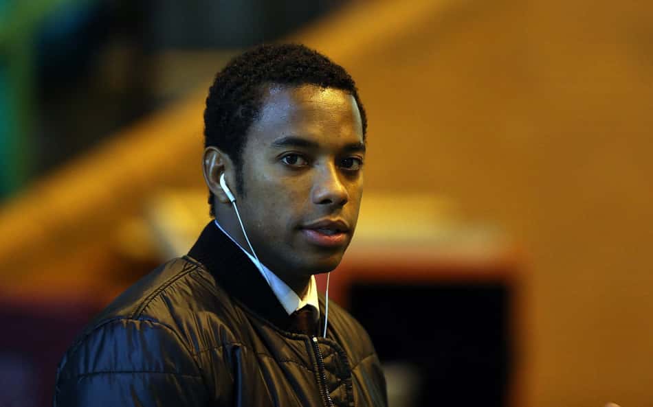 Por que Robinho é o único preso entre os seis acusados de estupro coletivo?