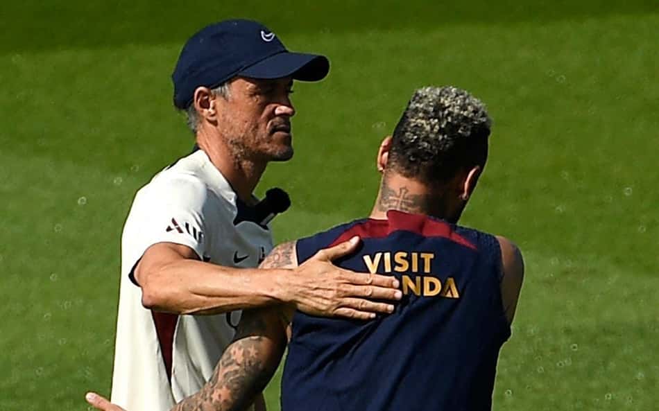 Neymar e Luis Enrique teriam brigado em chegada do técnico ao PSG, diz jornal