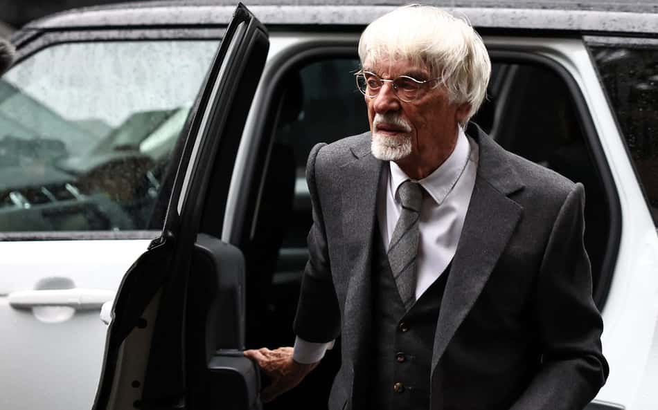 F1: Ecclestone admite 'grande surpresa' e diz que Ferrari contratou Hamilton por 'ego'