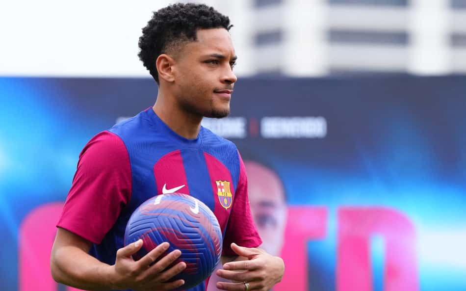 Jornal revela motivo que pode levar Vitor Roque a sair do Barcelona
