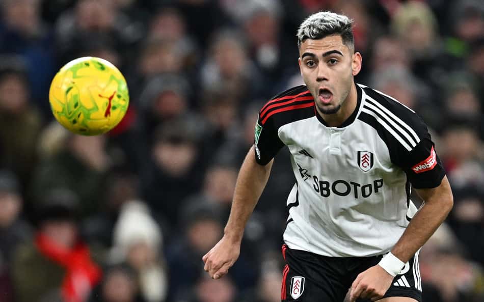 Brasileiro dá show em jogo na Premier League, e internautas pedem chance na Seleção: 'Joga muita bola'