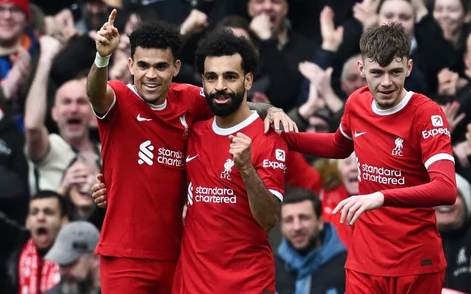 Estrela do Liverpool desperta interesse em PSG e Barcelona para a janela de verão