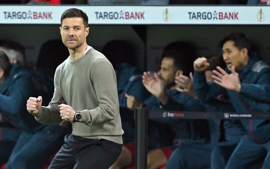 Xabi Alonso mostra o que aprendeu com 'mestres' em conquista da Bundesliga, seu primeiro título