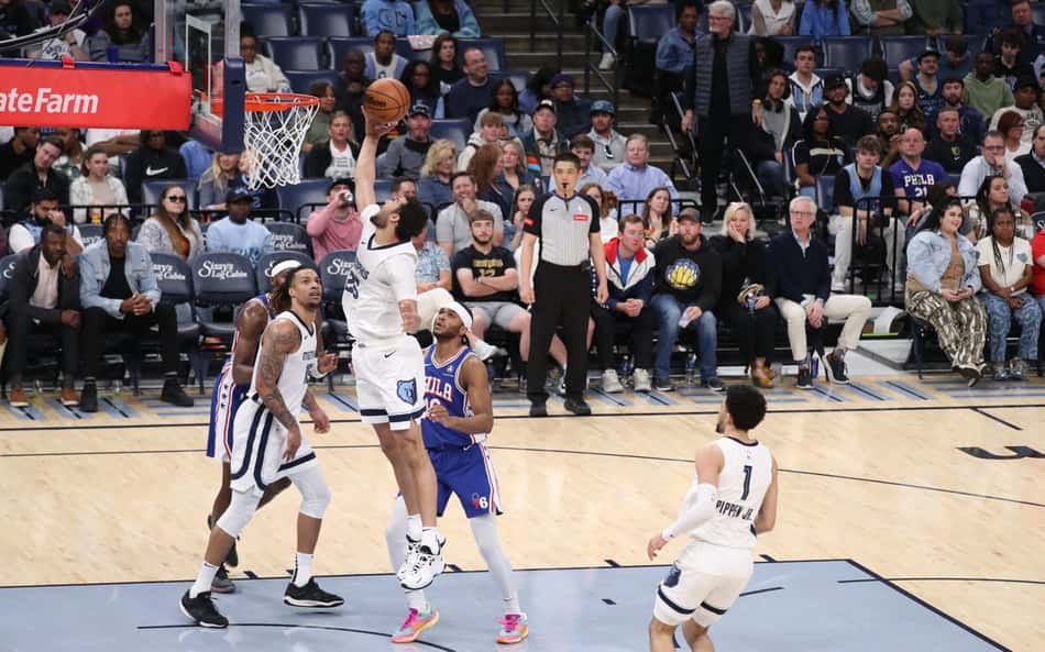 Mãozinha alcança duplo-duplo em primeiro jogo como titular na NBA