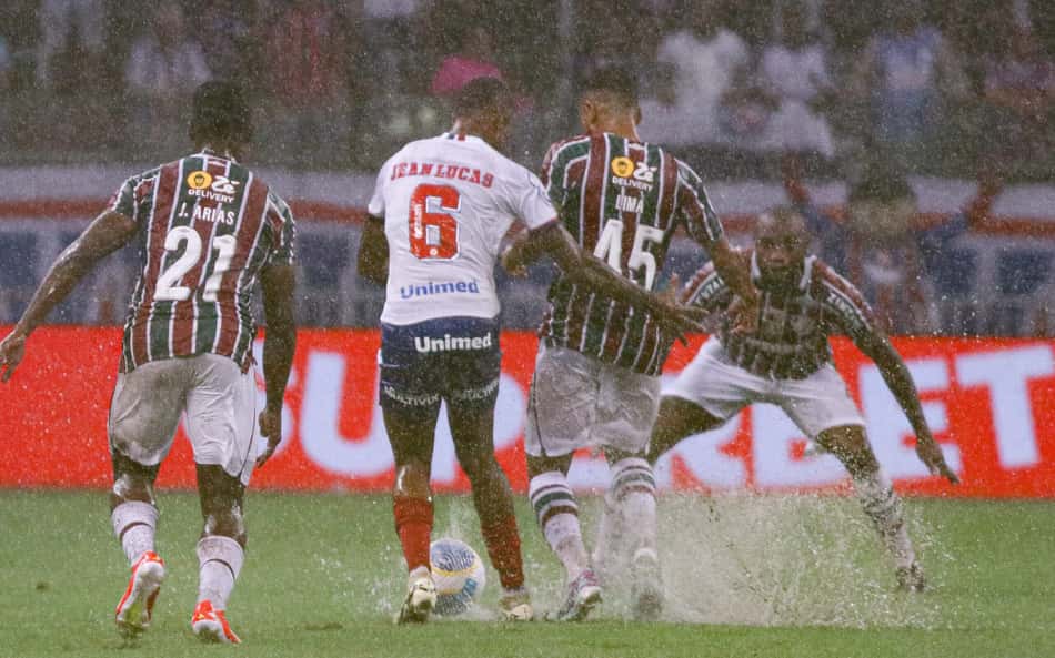 Torcedores do Fluminense detonam titular em jogo contra o Bahia: 'Fominha, teimoso e ruim'