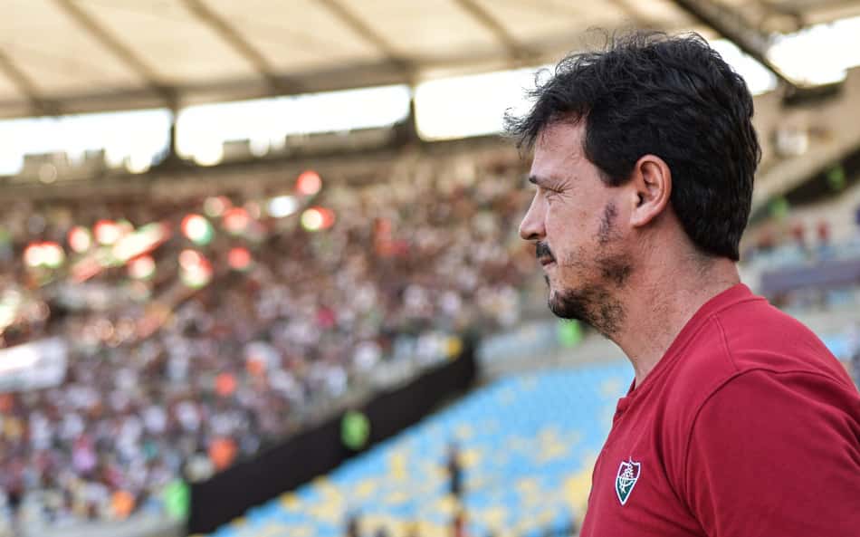 Diniz, do Fluminense, sai em defesa de técnicos brasileiros: 'Ridículo o que aconteceu com o Carpini'