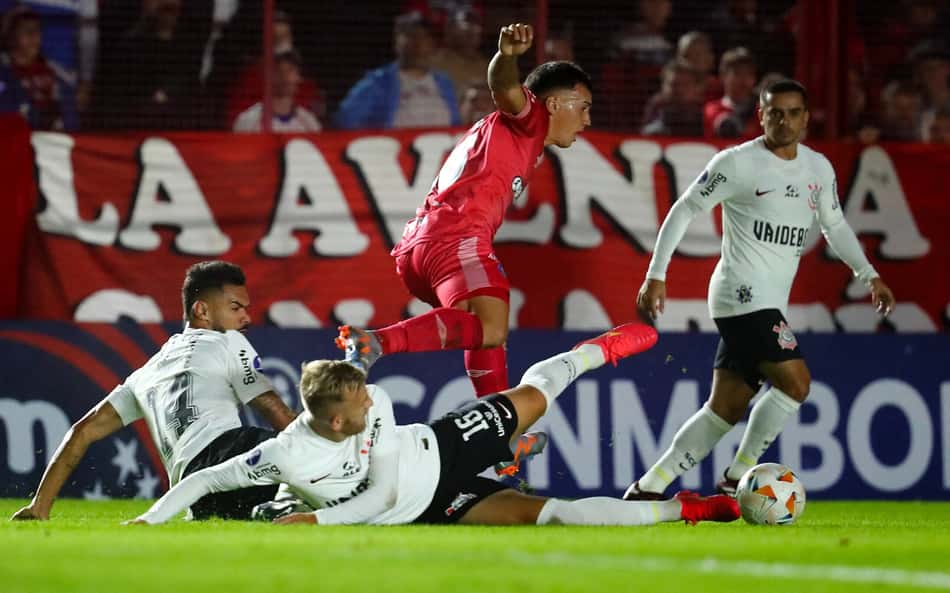 Argentinos-Juniors-Corinthians-scaled-aspect-ratio-512-320