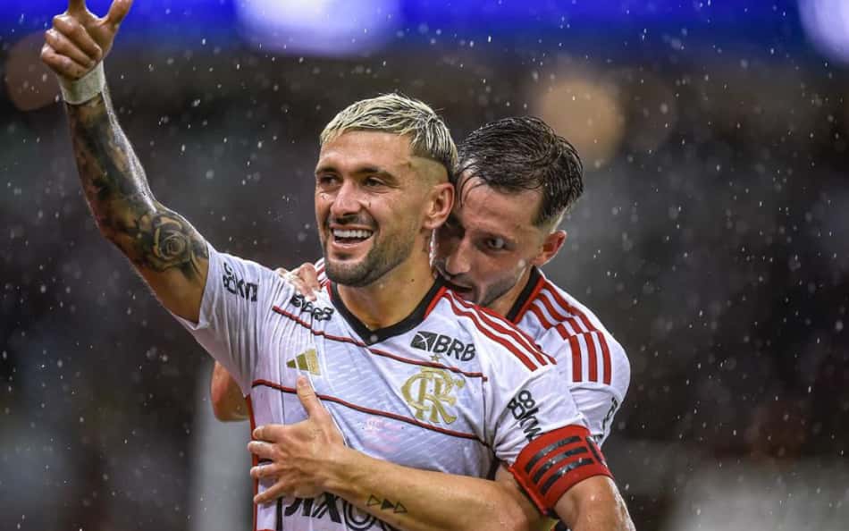 Torcedores do Flamengo detonam uruguaio na estreia da Libertadores contra o Millonarios: 'Errou tudo'