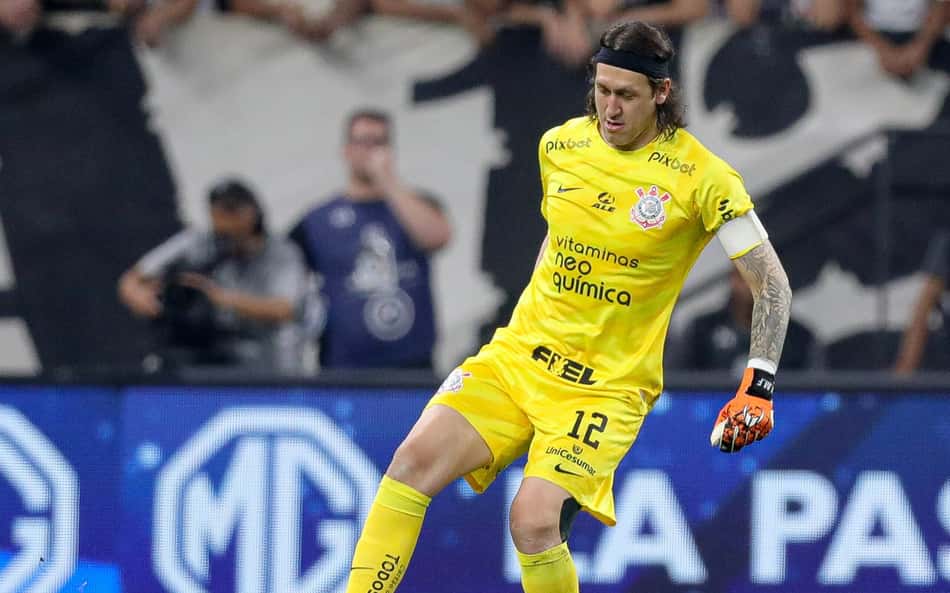 Ex-goleiro do Corinthians ironiza debate sobre titularidade de Cássio: 'Animal em extinção'