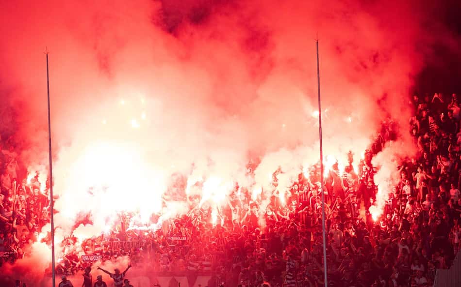 Corinthians pode ser punido no STJD por sinalizadores? Entenda
