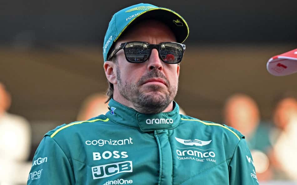 Fernando Alonso vê Aston Martin 'alinhada às equipes de ponta' e cita 'ambição que ninguém tem'