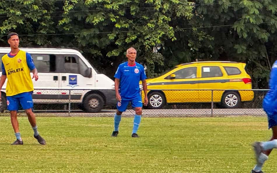 Romário se surpreende com treino do América e diz se vai jogar campeonato