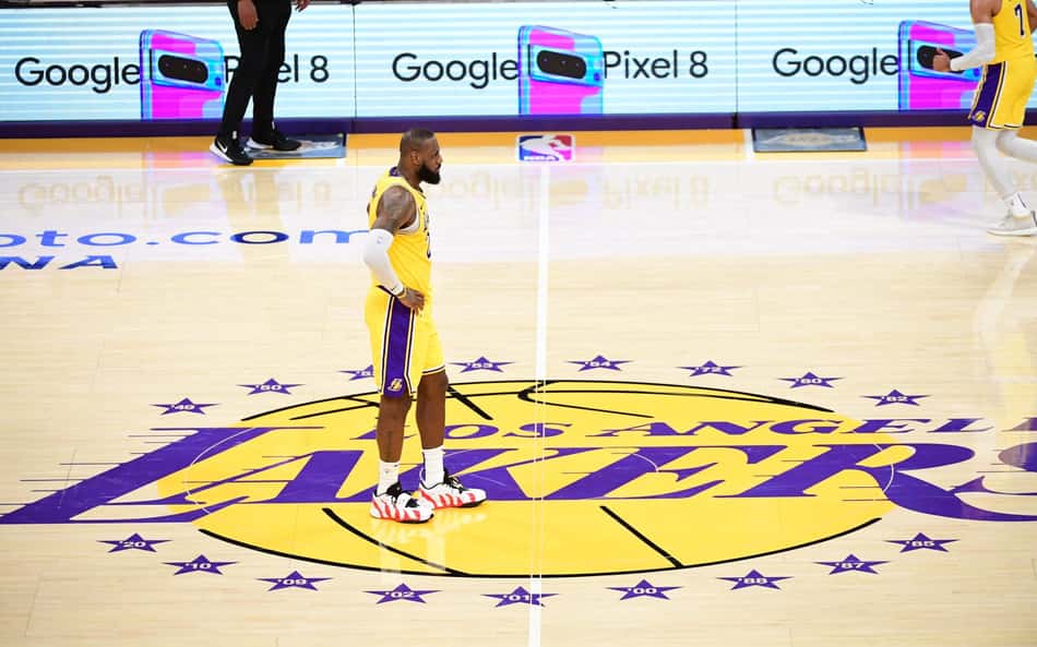 Torcedores do Lakers perdem a paciência com o 'mesmo roteiro' em nova derrota para Denver na NBA