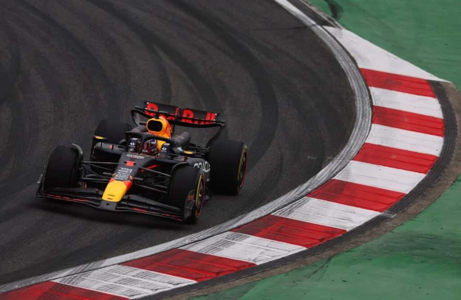 No 1º sprint da F1 em 2024, Verstappen vence, e Hamilton consegue seu grande desempenho da temporada