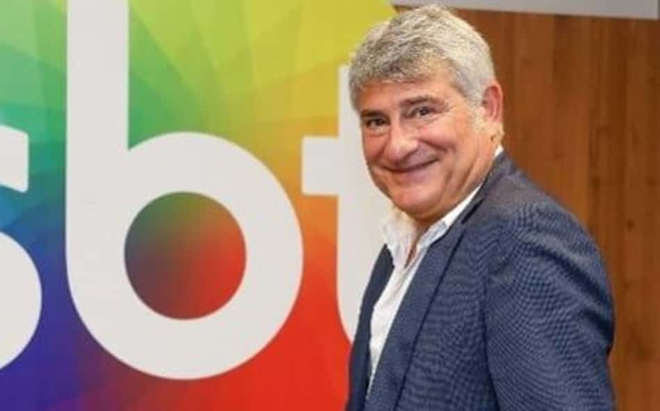 Cléber Machado confunde programas de SBT e Globo, e web se diverte: 'Maravilhoso'