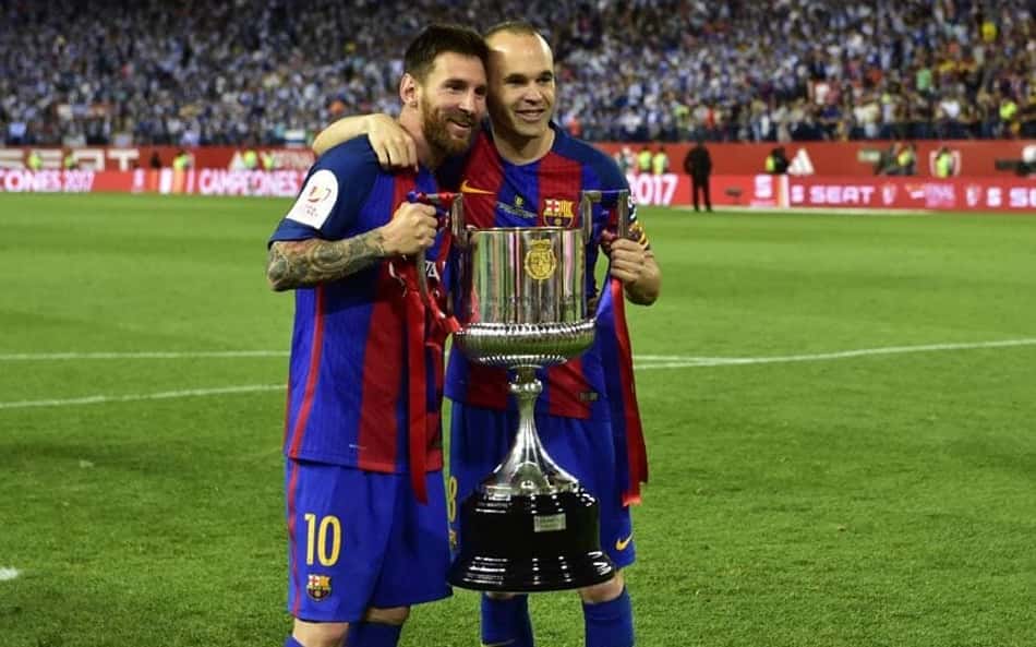 Lenda do Barcelona interage com o Santos, e torcedores vão à loucura: 'Tá querendo vaga'