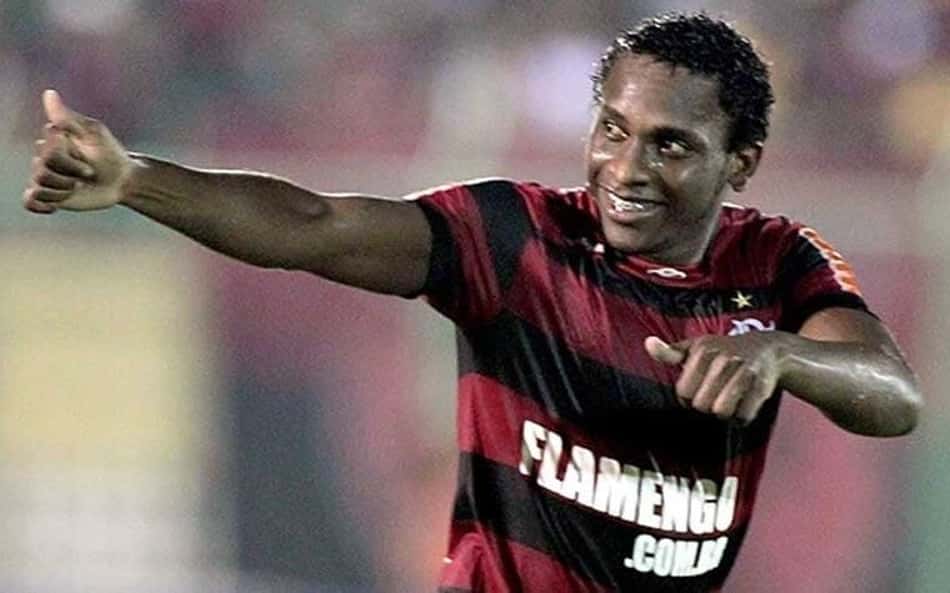 Ex-jogador do Flamengo é considerado foragido da Justiça por dívida de pensão alimentícia da filha