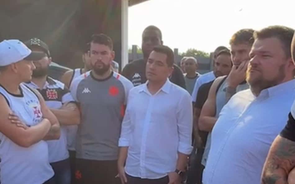Jornalista da Globo critica protesto de torcida do Vasco: 'Humilhação em local de trabalho'