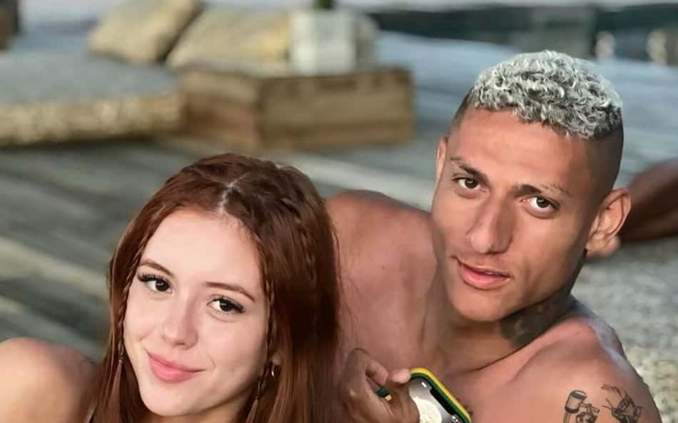 Namorada de Richarlison some de redes sociais e diz que 'vive crise'